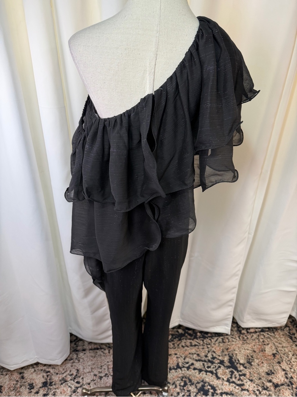 NWT Jewel Badgley Mischka Black & Silver Metallic Ruffled One Shoulder Jumpsuit - Picture 8 of 13